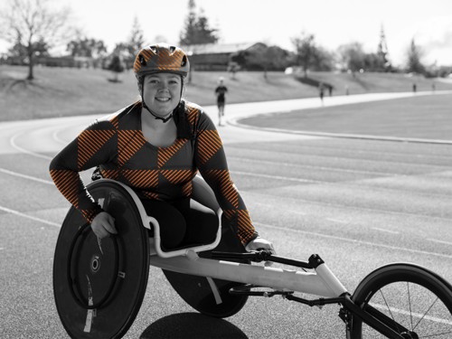 A female para athlete ona  wheelchair