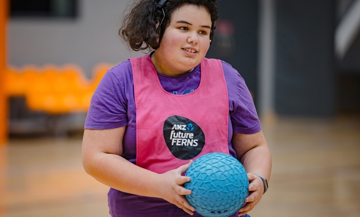 Tamariki holding a netball for no limits netball